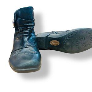 Earth Origins Black Ankle Boots Womens 8.5M Mod Goth Minimalist Classic Booties